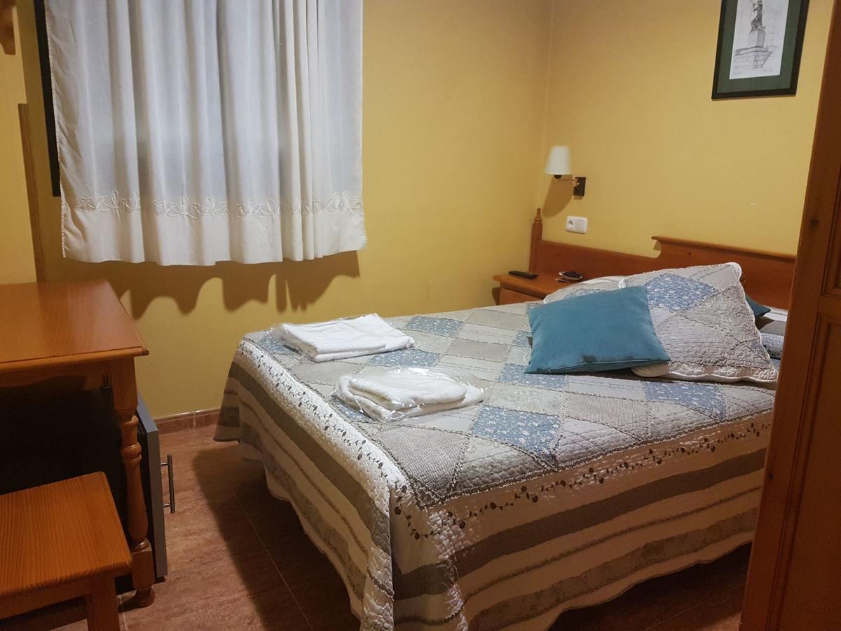 Hostal Los Nogales Cangas De Narcea Kültér fotó