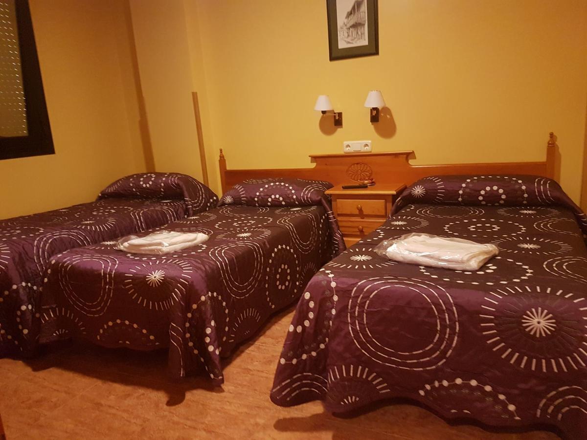 Hostal Los Nogales Cangas De Narcea Kültér fotó