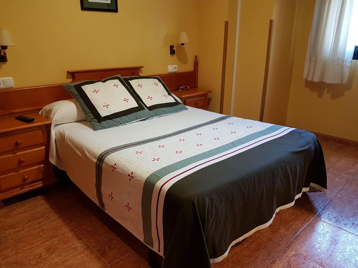 Hostal Los Nogales Cangas De Narcea Kültér fotó