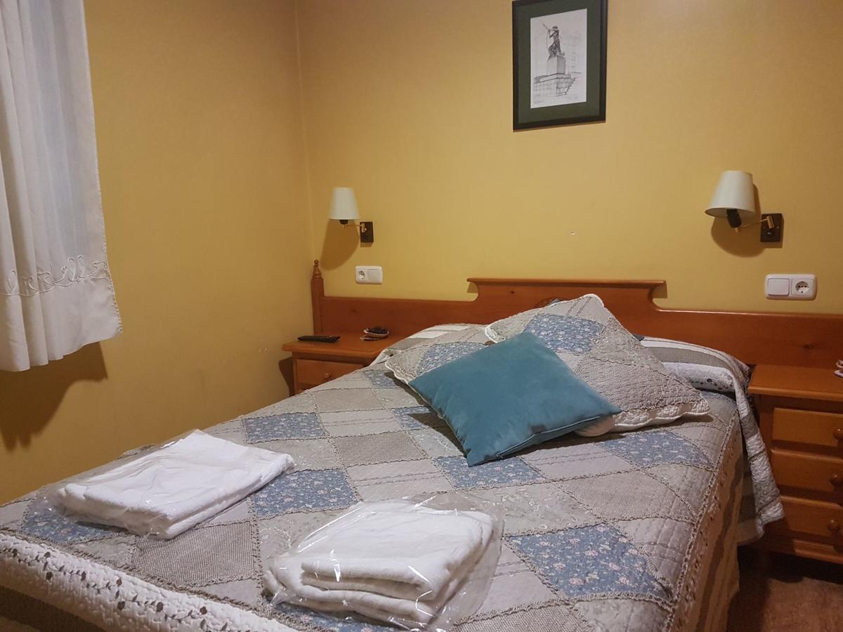 Hostal Los Nogales Cangas De Narcea Kültér fotó