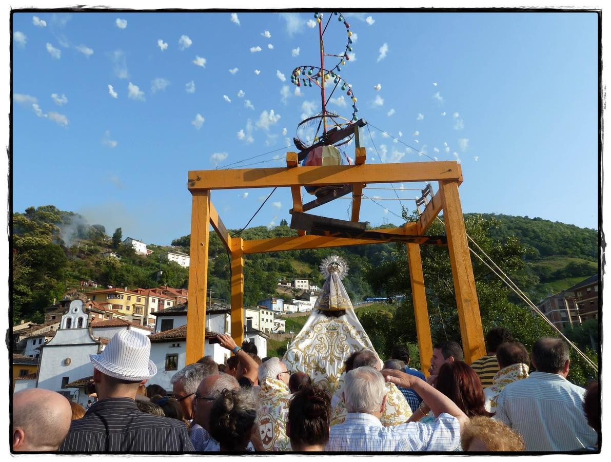 Hostal Los Nogales Cangas De Narcea Kültér fotó