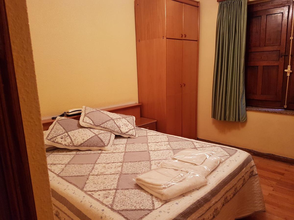 Hostal Los Nogales Cangas De Narcea Kültér fotó