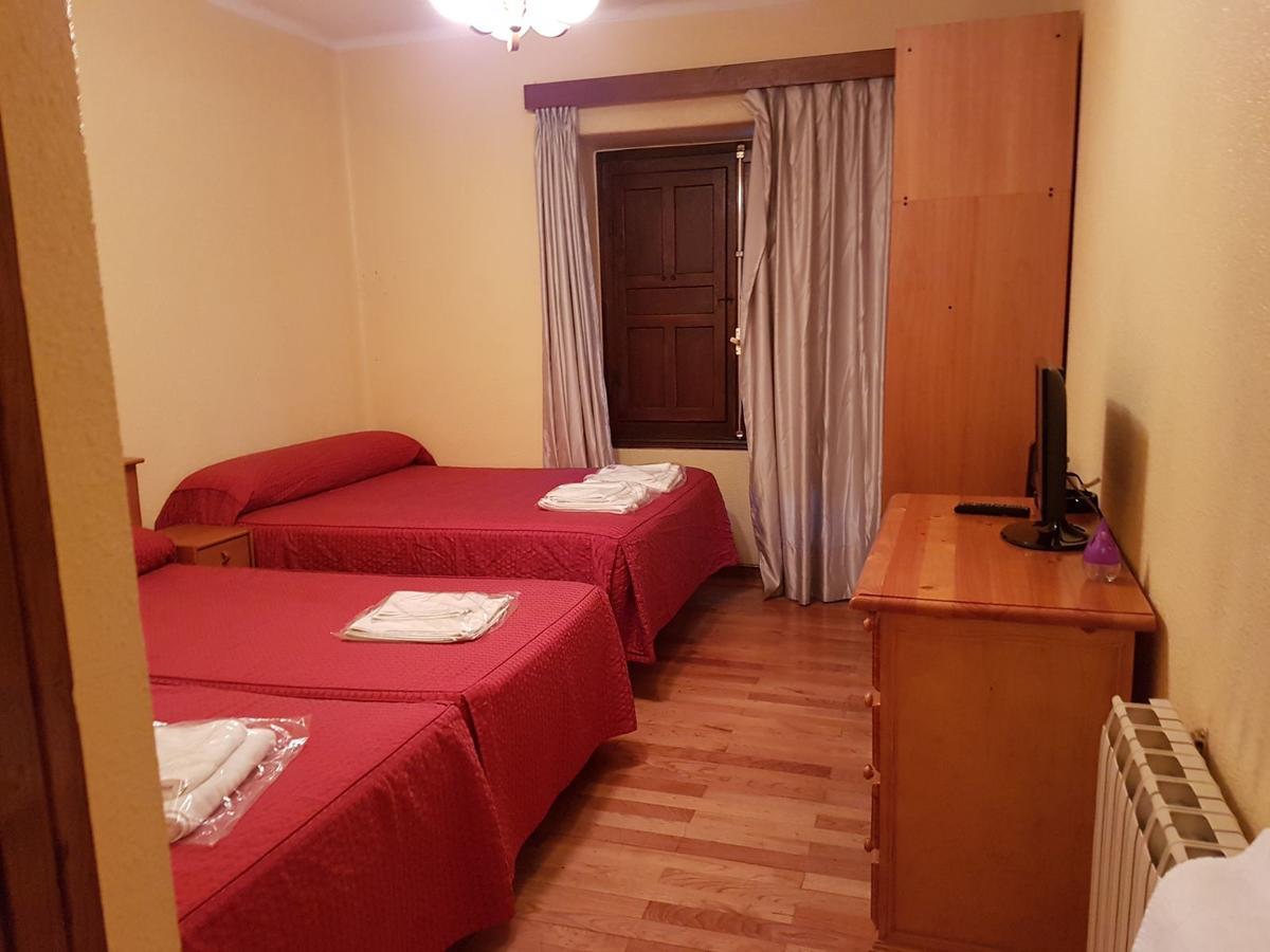 Hostal Los Nogales Cangas De Narcea Kültér fotó