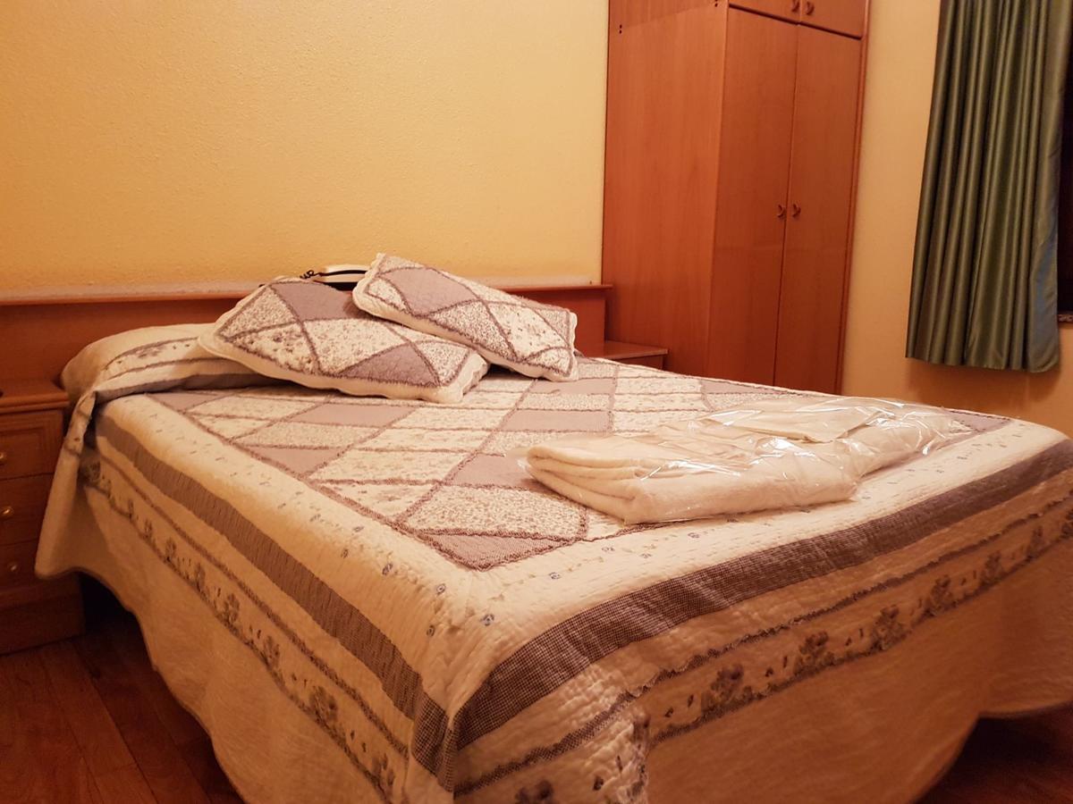 Hostal Los Nogales Cangas De Narcea Kültér fotó