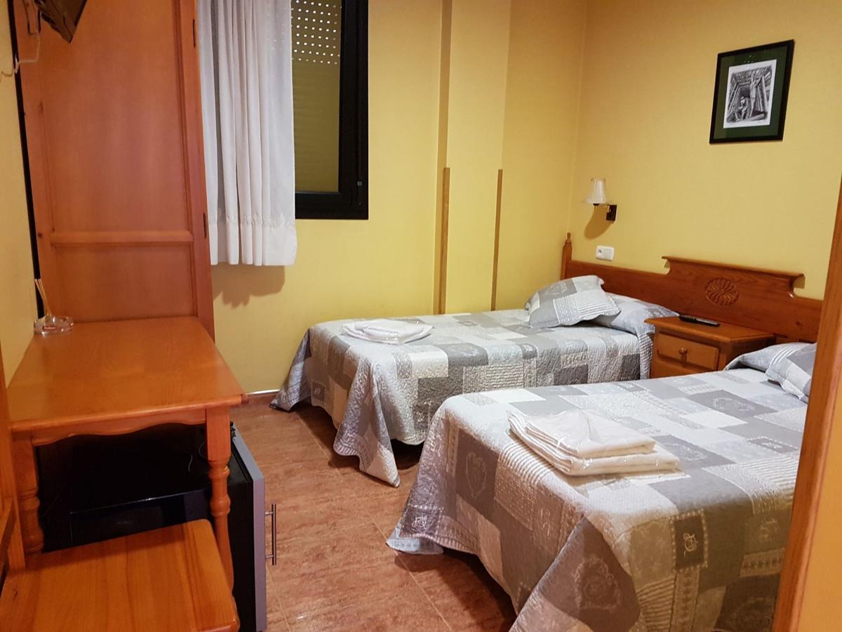 Hostal Los Nogales Cangas De Narcea Kültér fotó