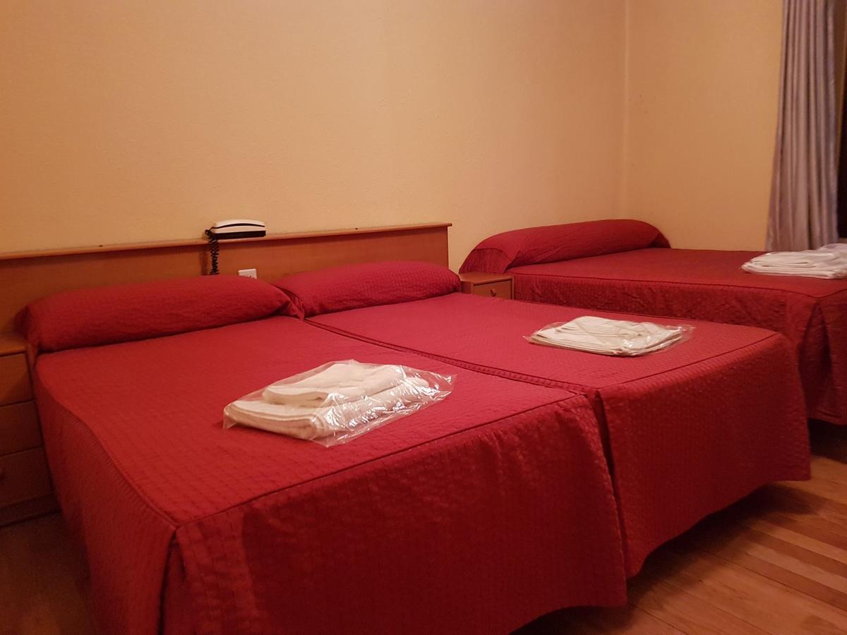 Hostal Los Nogales Cangas De Narcea Kültér fotó